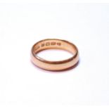 22ct gold band ring, 1902, size M, 6.5g.