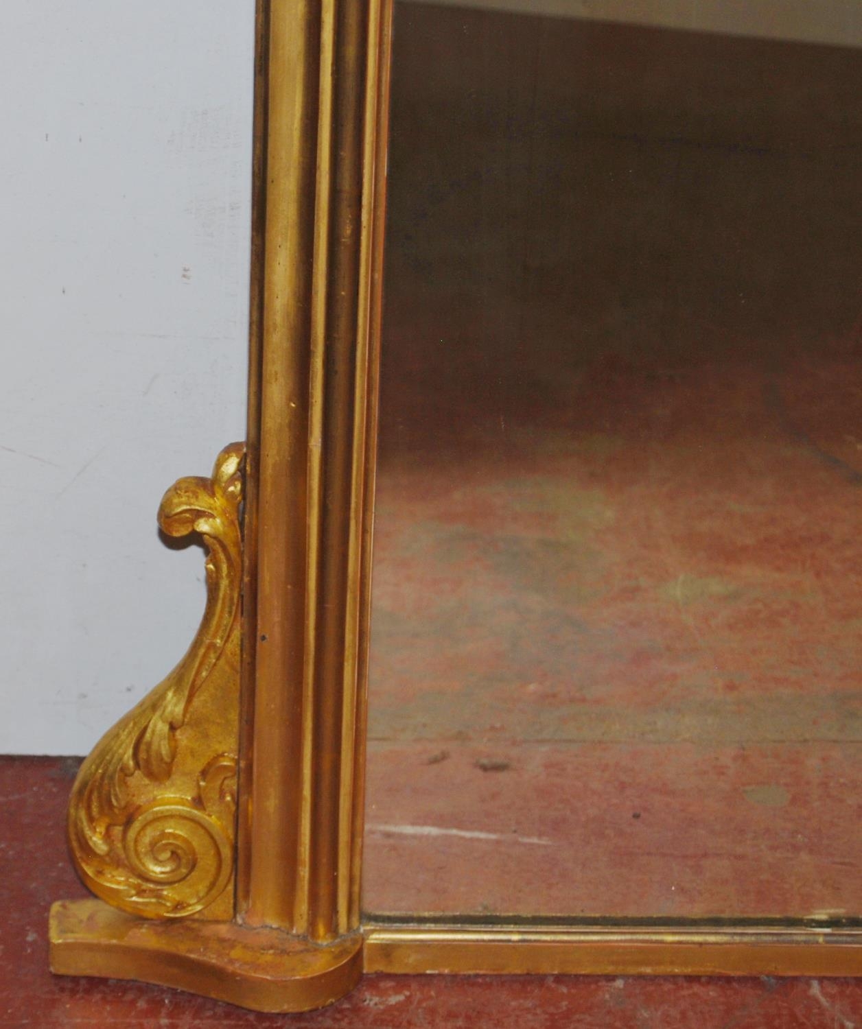 Antique gilt wood overmantel mirror decorated with acanthus and scroll brackets, mirror - Bild 3 aus 4