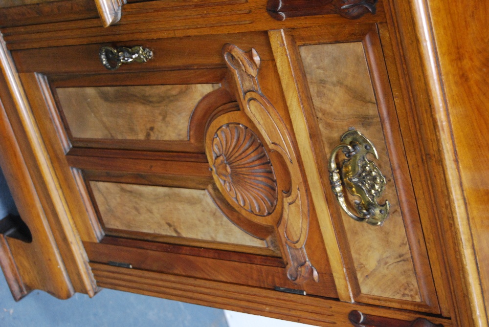 Art Nouveau mahogany and walnut mirror-back sideboard, retailed by J Farrar & Sons, Halifax, the - Bild 7 aus 8