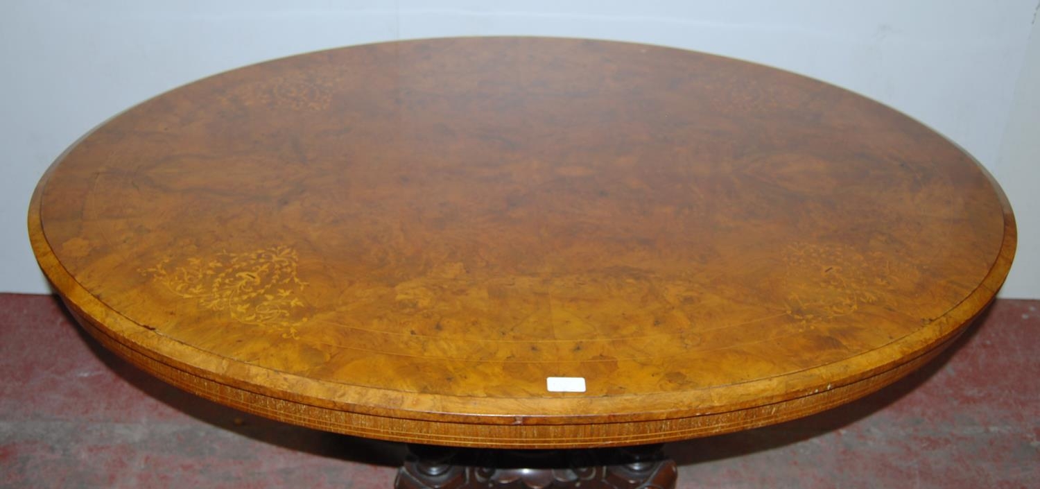 Victorian figured walnut loo type table by James Shoolbred, Tottenham Court Road, London, the inlaid - Bild 3 aus 4
