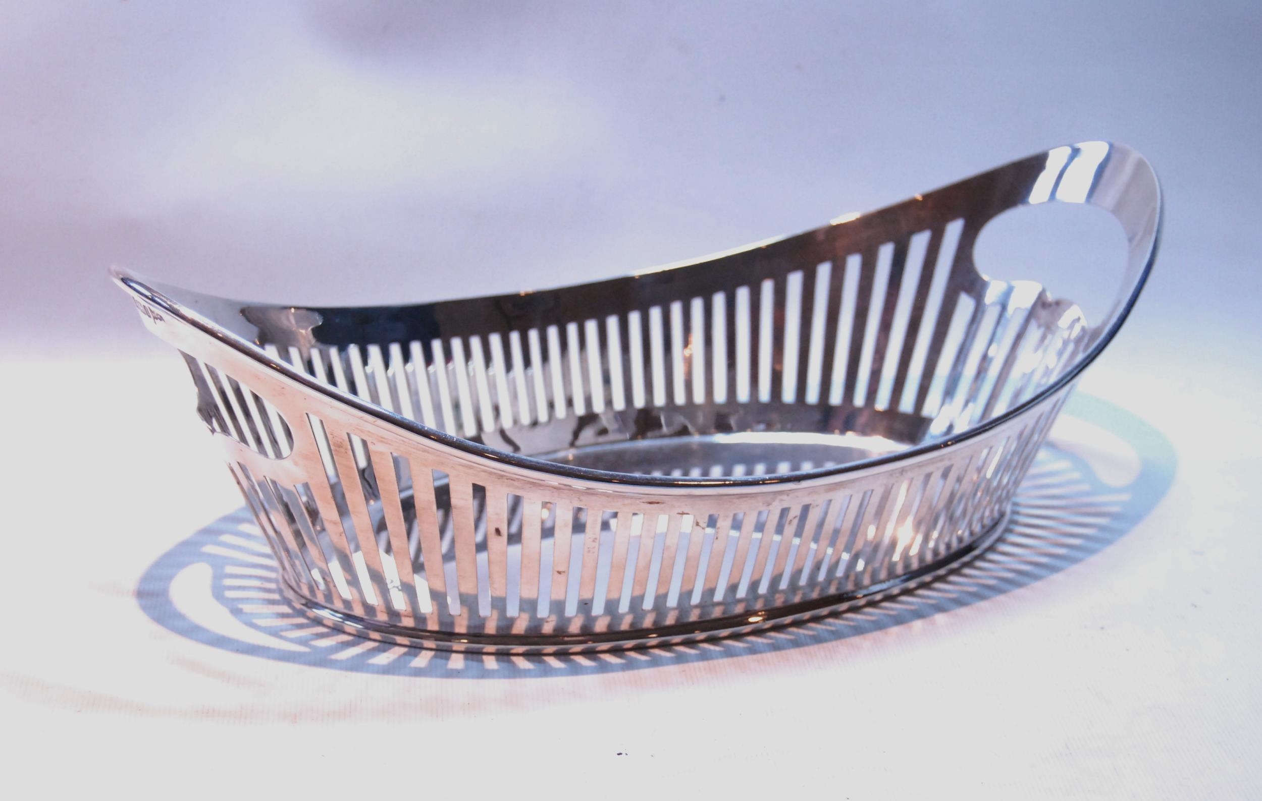 Silver fruit dish of boat shape, vertically pierced, by Walker & Hall, Sheffield 1903, 32cm, 525g or