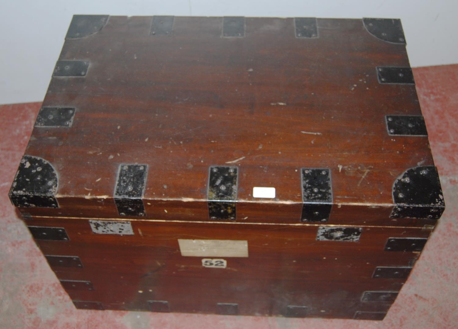 Victorian camphorwood silver chest, the hinged top enclosing a lift-out tray, decorated with painted - Bild 2 aus 8