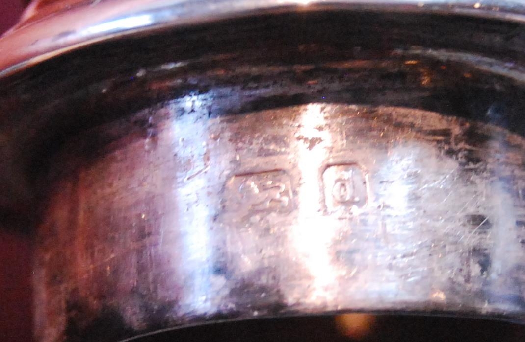Silver baluster caster embossed with scrolls, Birmingham 1903, 136g or 4oz. - Image 3 of 4