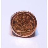 9ct gold half sovereign ring, the sovereign dated 1893, with Britannia to the obverse, on 9ct gold