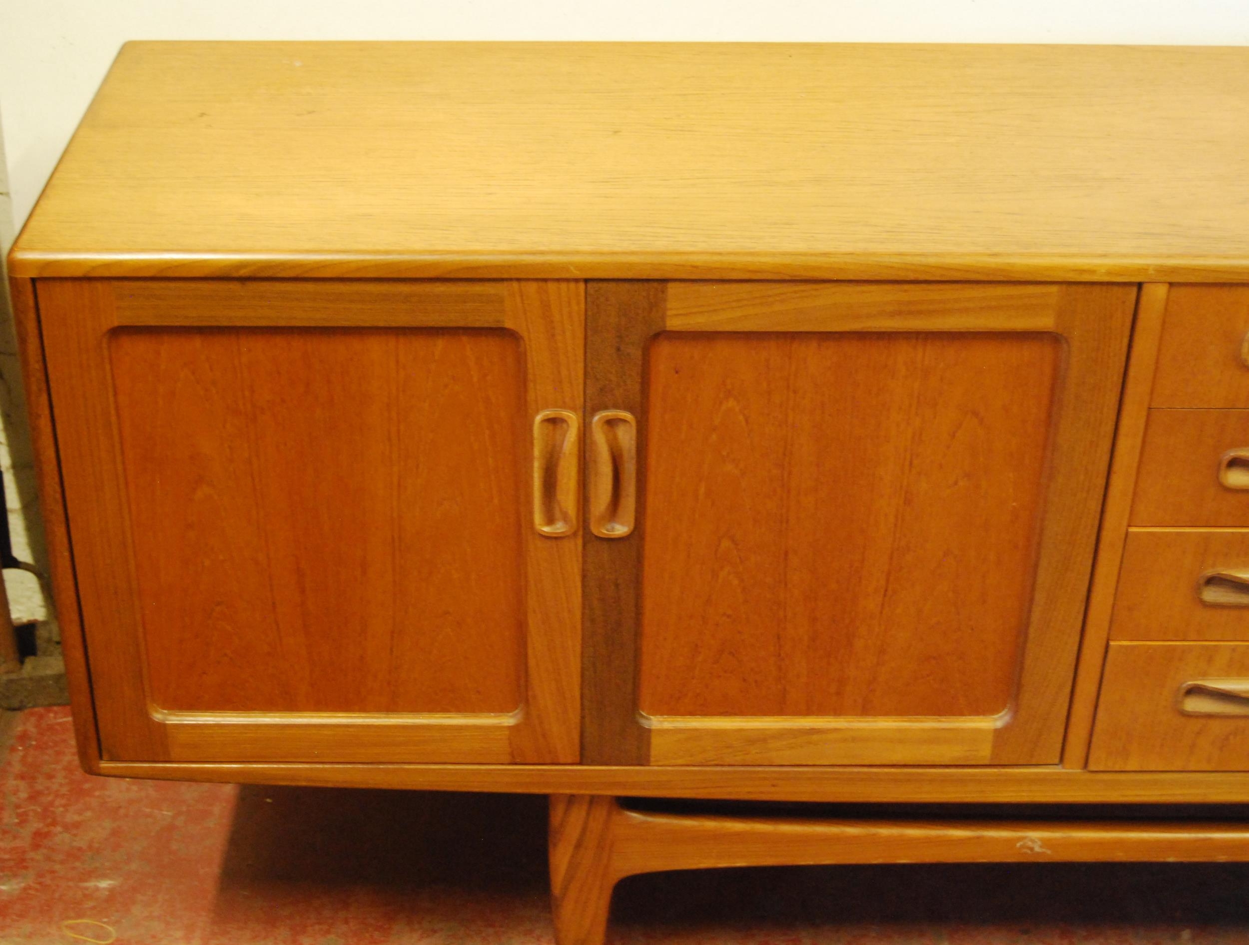 Danish-influenced retro teak sideboard, design attributed to Koford-Larson, with four short - Bild 2 aus 6