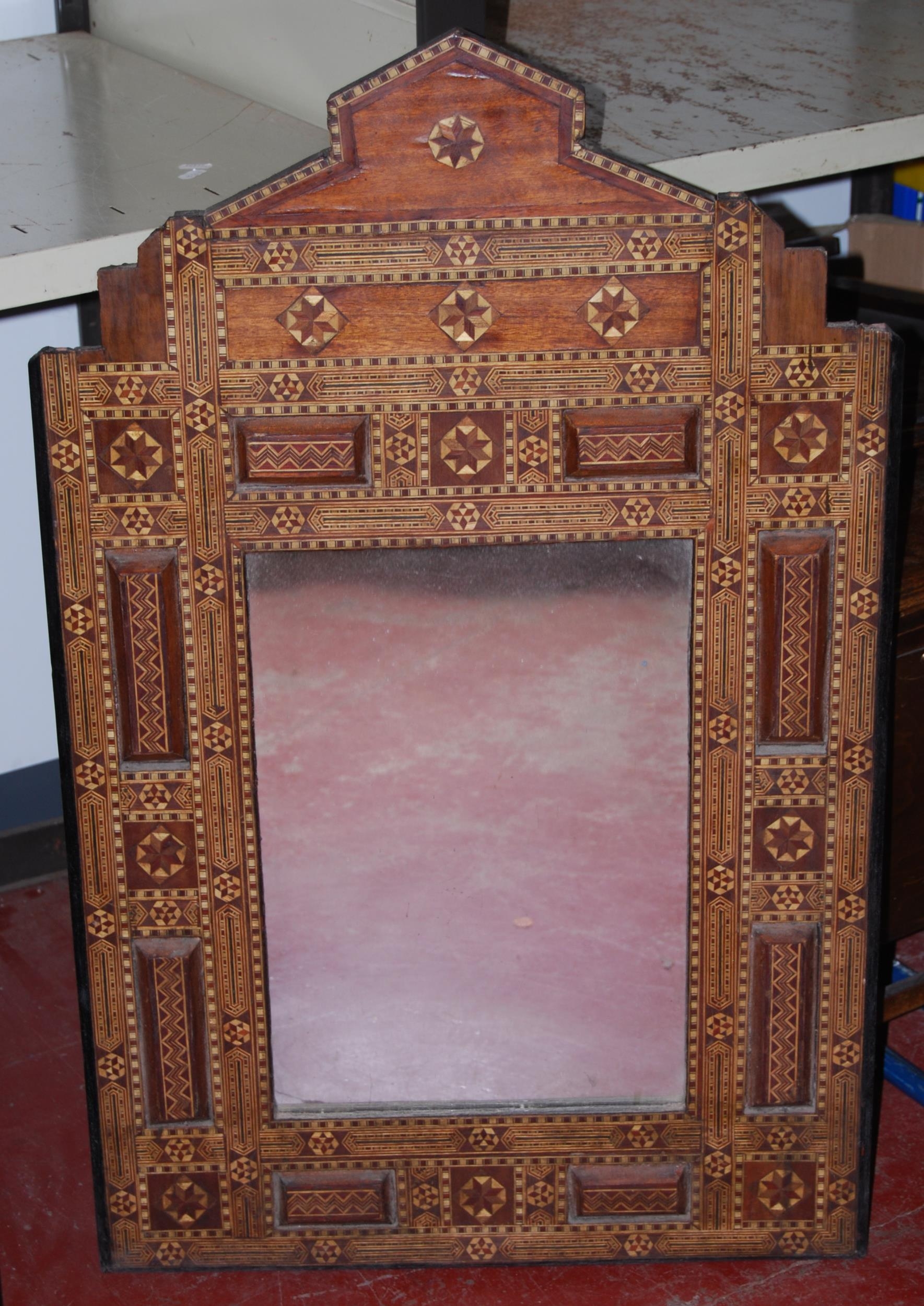 Antique Indo-Persian marquetry inlaid wall mirror with finial surmounts above all over marquetry - Bild 5 aus 8