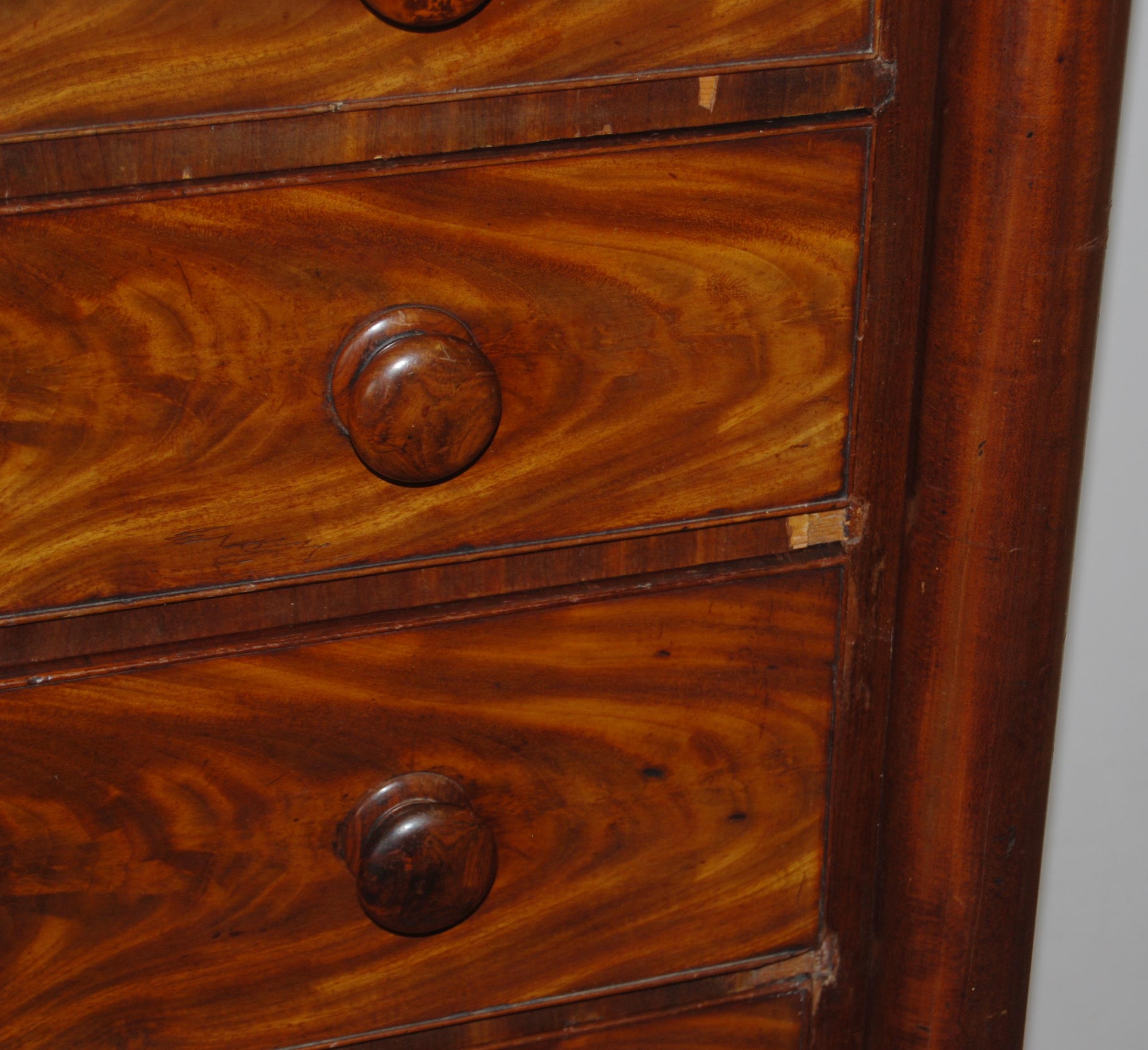19th century mahogany chest of five long graduated drawers with turned handles, flanked by - Bild 3 aus 7