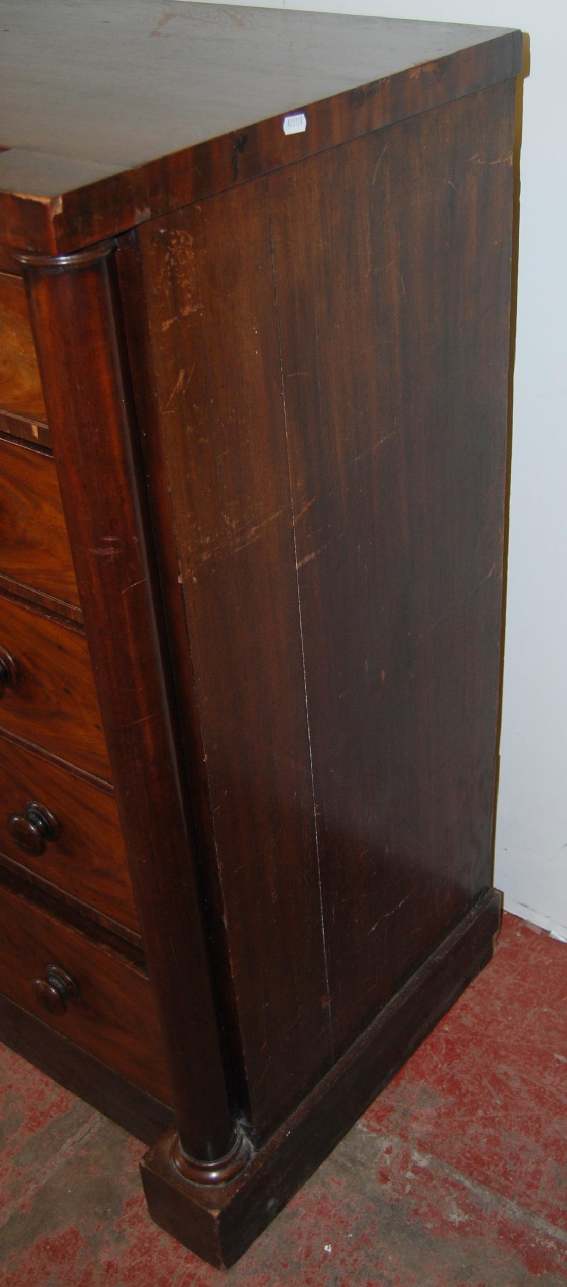 19th century mahogany chest of five long graduated drawers with turned handles, flanked by - Bild 6 aus 7