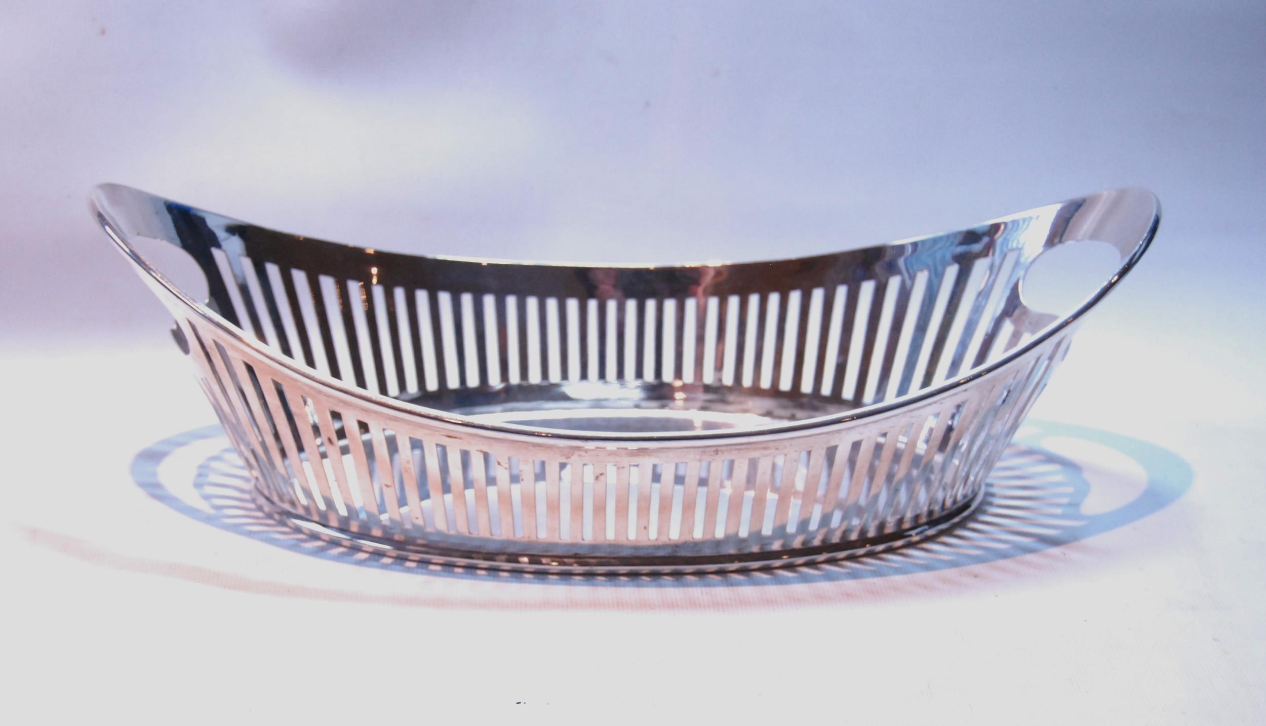 Silver fruit dish of boat shape, vertically pierced, by Walker & Hall, Sheffield 1903, 32cm, 525g or - Image 2 of 4