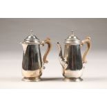 George V silver coffee pot, and a matching silver hot water pot, assay marked London, weight 646g