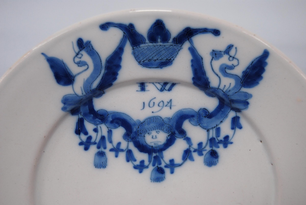 17th century William & Mary period English blue and white Delft plate with blue underglazed crown - Image 2 of 7