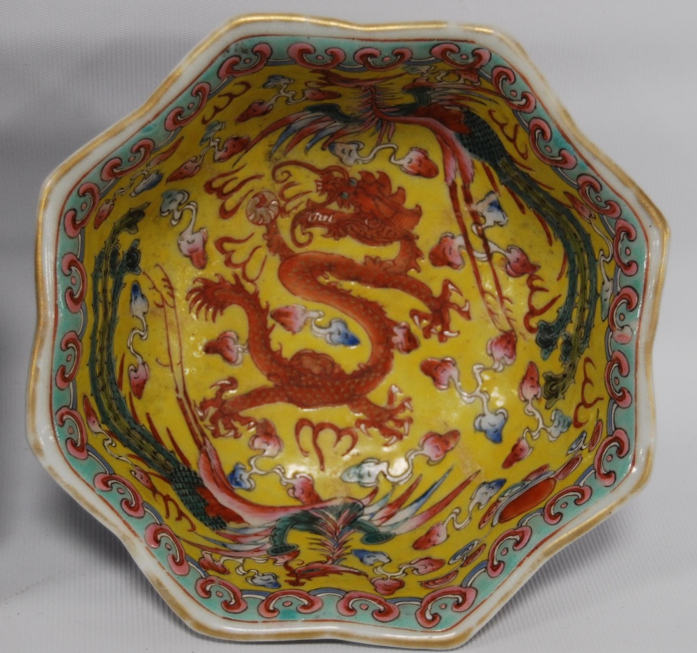 Three Chinese porcelain Qianlong (1711 - 1799) famille rose octagonal bowls, red seal mark to the - Image 3 of 12