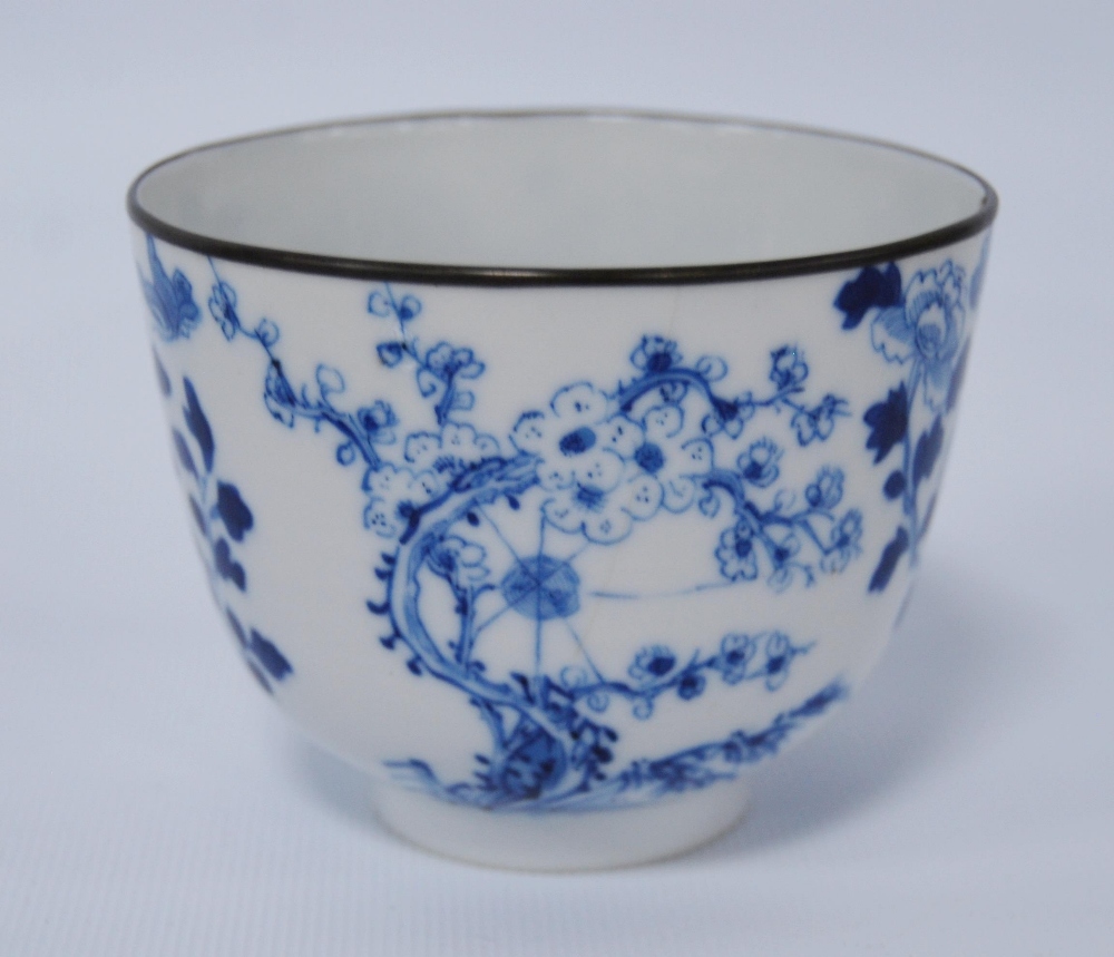 Chinese export Kraak porcelain plate, unmarked, probably Kangxi period, decorated all over with blue - Image 8 of 10