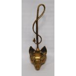 Hunting-themed brass doorstep in the form of a fox's head with riding crop handle, 41.5cm.