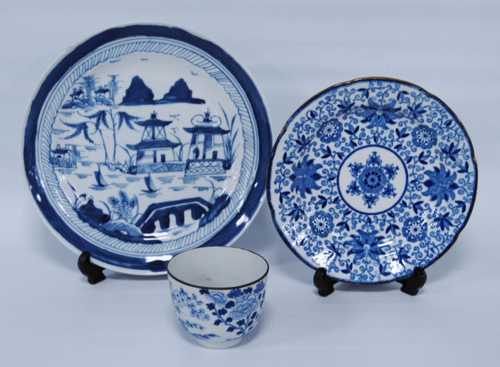 Chinese export Kraak porcelain plate, unmarked, probably Kangxi period, decorated all over with blue