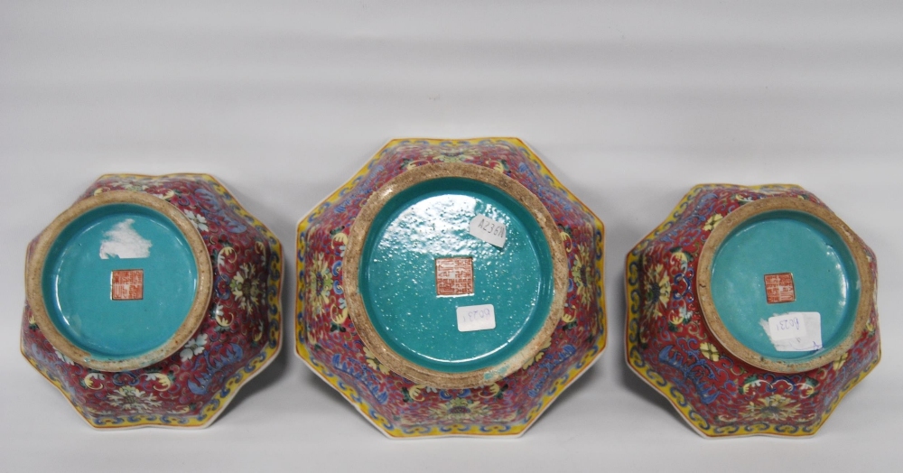 Three Chinese porcelain Qianlong (1711 - 1799) famille rose octagonal bowls, red seal mark to the - Image 6 of 12