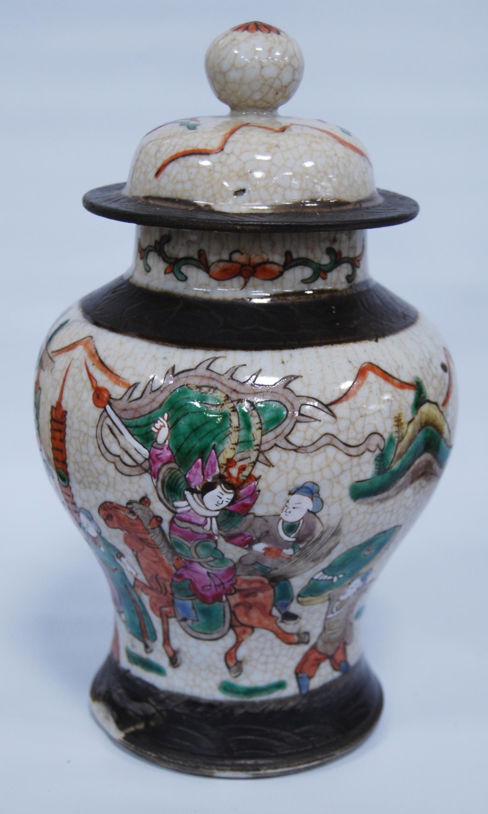 Pair of Chinese crackle glazed baluster vases and covers (20th century) decorated with battle scenes - Image 2 of 14