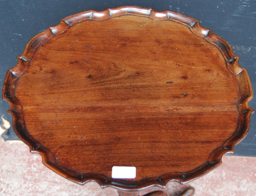 George III mahogany tea table, c. late 18th century, with snap-action piecrust edge top, on plain - Image 2 of 3