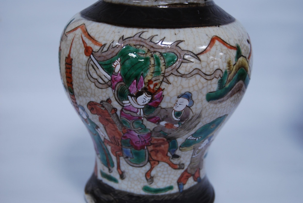 Pair of Chinese crackle glazed baluster vases and covers (20th century) decorated with battle scenes - Image 3 of 14