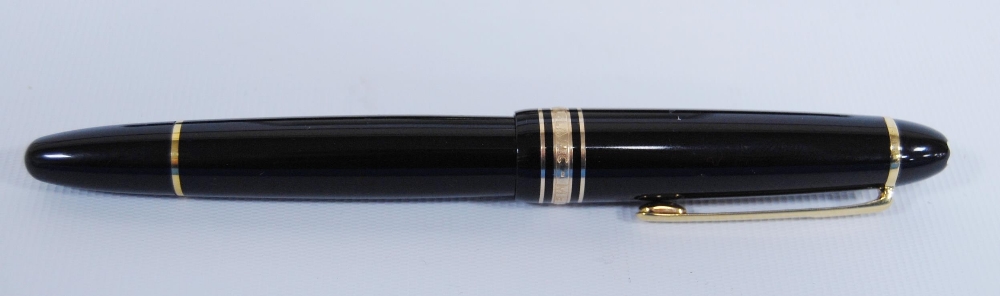 Montblanc Meisterstück fountain pen with 14ct gold nib, no. 4810, with Montblanc ink bottle and - Image 2 of 12