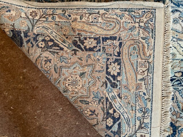 Fine large Persian Kirman carpet with overall foliate decoration of palmettes and other motifs - Image 3 of 5