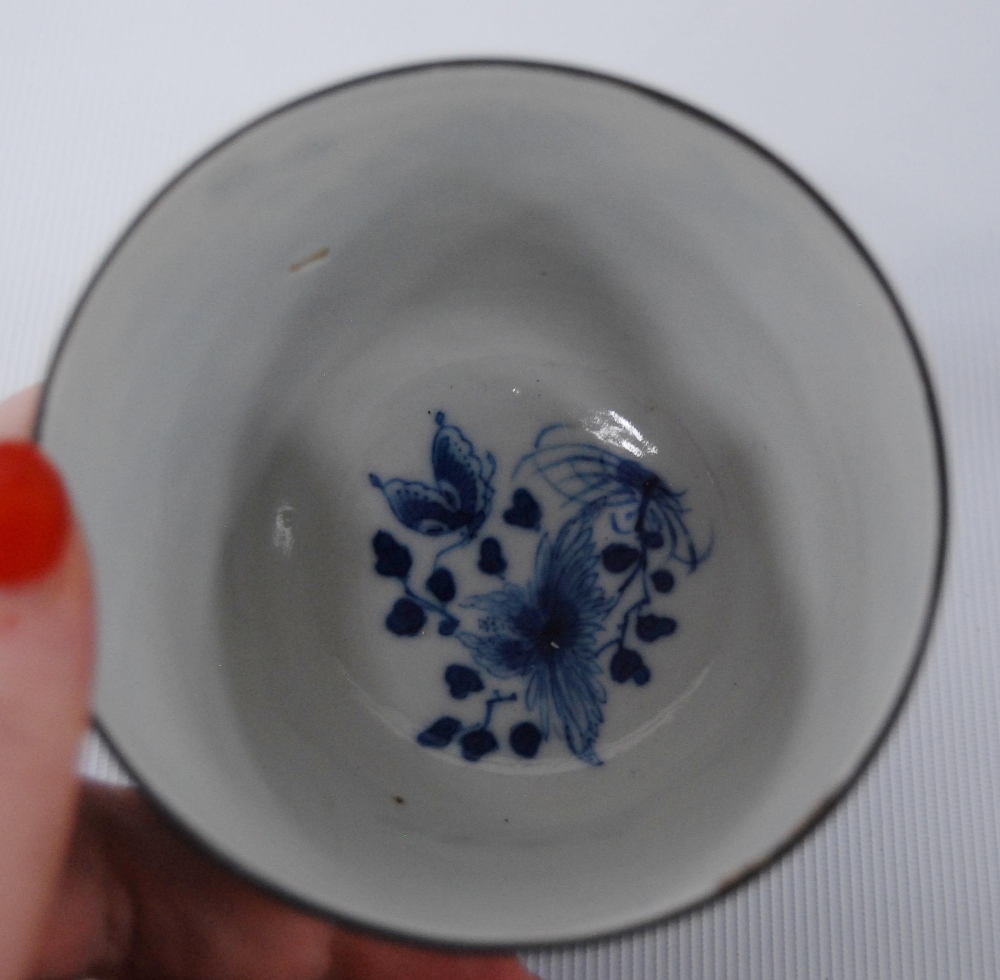 Chinese export Kraak porcelain plate, unmarked, probably Kangxi period, decorated all over with blue - Image 9 of 10