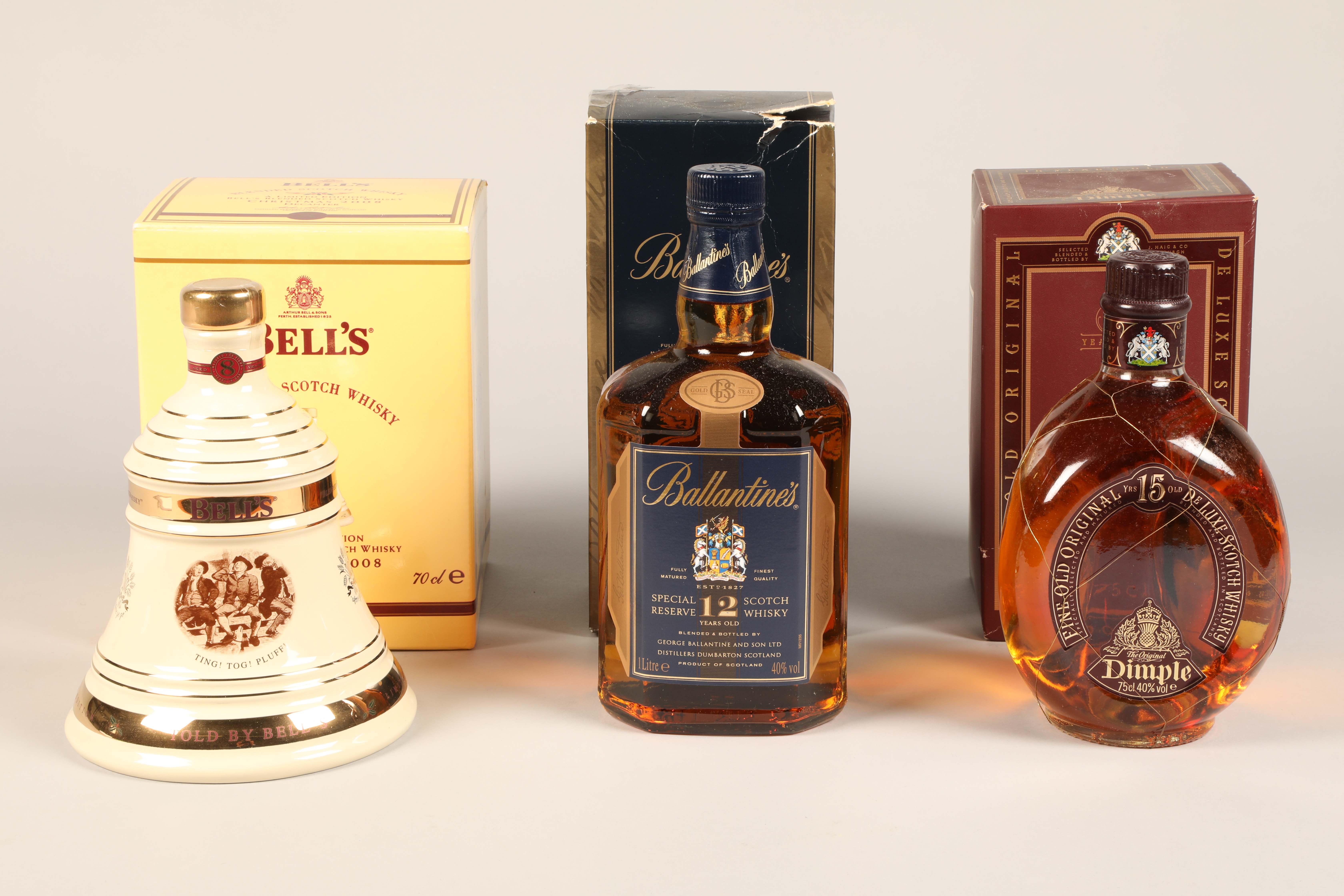 Bells blended Scotch whisky Christmas decanter 2008, 70cl, 40% vol with cardboard box Ballantines