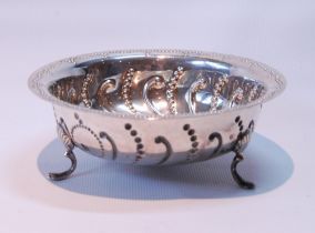 Silver circular bowl of Irish style with waved beads and flutes, Birmingham 1905, 12.5cm, 116g or