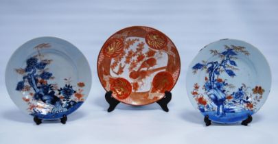 Early 18th century Chinese export Imari bird plate (Yongzheng 1722 - 35) decorated with prunus,