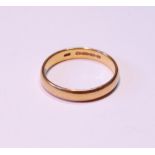 22ct gold band ring, size M, 3g.