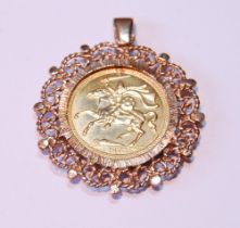 Gold half sovereign, Isle of Man 1973, in 9ct gold pendant mount, 7.7g.