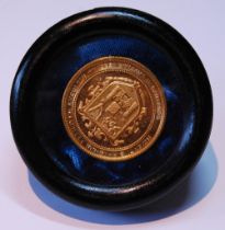 Trinity College, Dublin gold medal, ‘15’, 4cm, 31g, in display case.