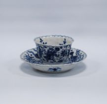 Early 18th century Chinese export blue and white saucer, (Kangxi 1662 - 1723) with underglazed