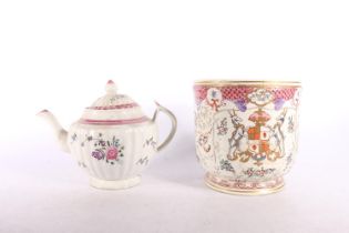 Chinese armorial (Samson of Paris style) ice bucket and a Chinese teapot with floral decoration. (2)