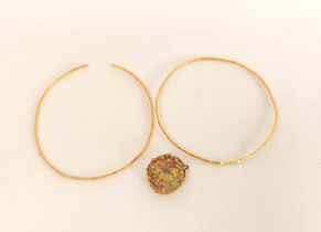 Two gold slave bangles '22K' and a similar filligree mount 11g (3)