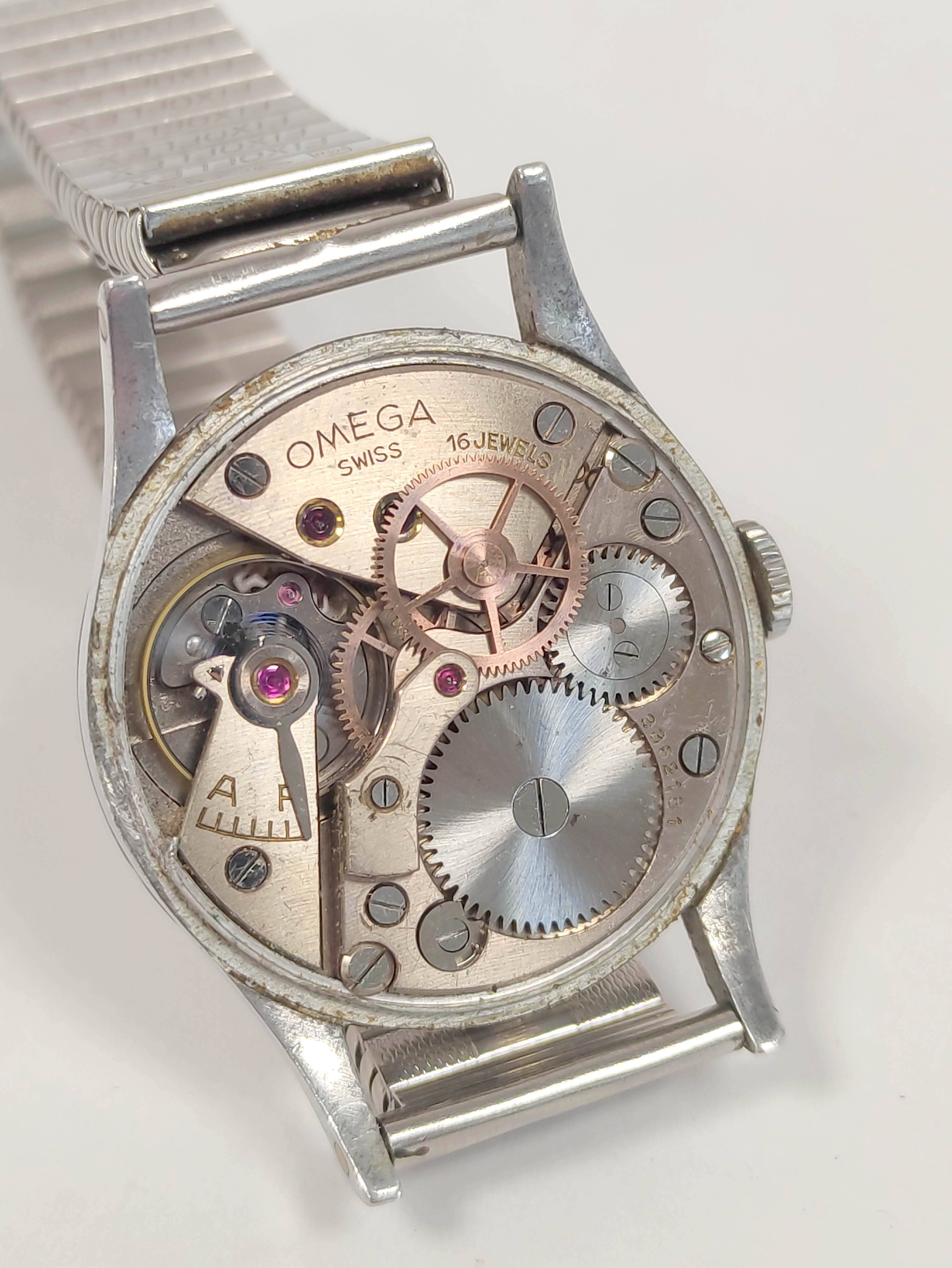 Omega Navigator watch, calibre 30T25C, No 9862181, 6B159 on bracelet case 2292,  1943. - Image 5 of 7