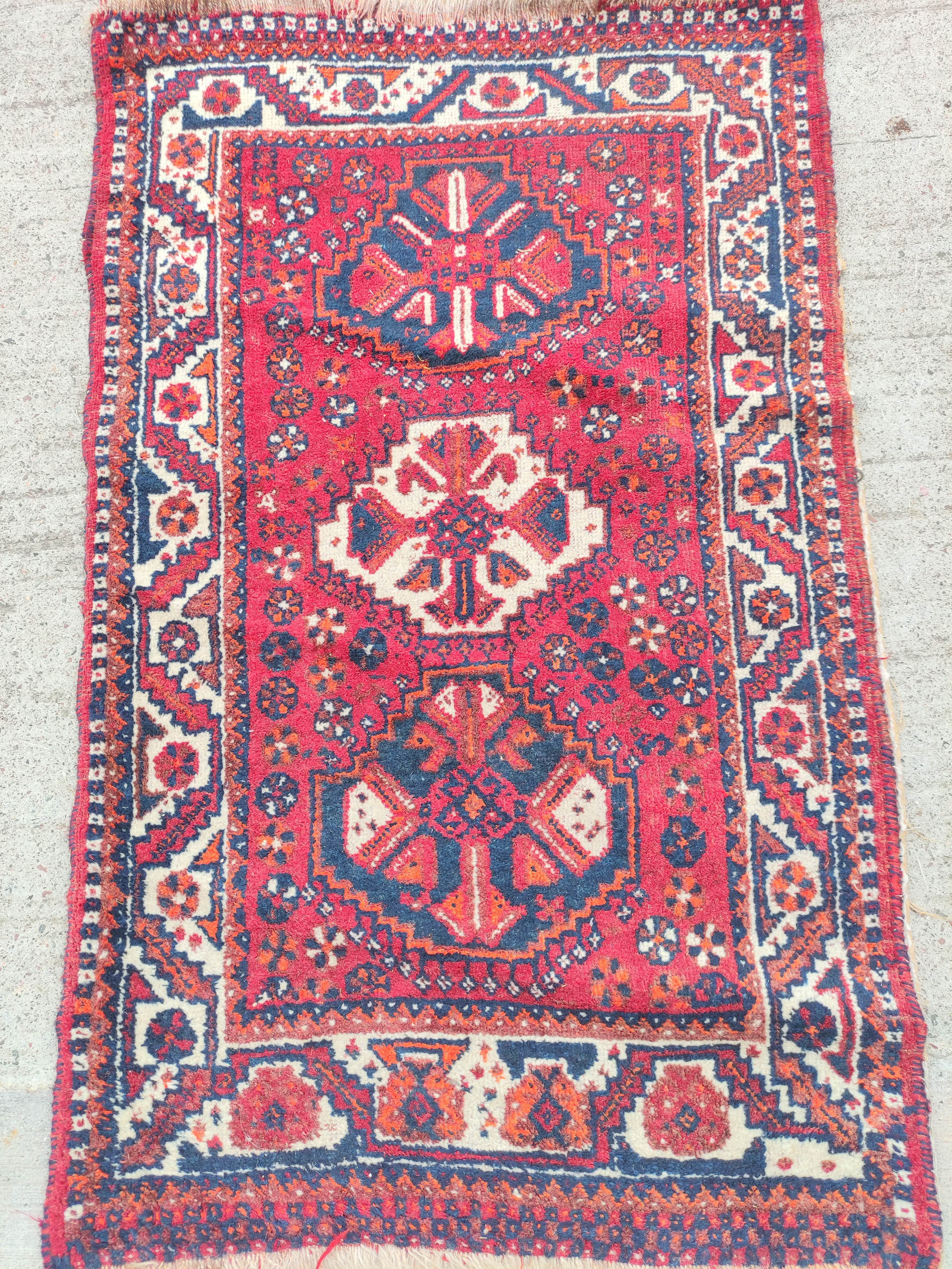Persian Qashkai style rug with three geometric medallions to the centre with further motifs to the - Image 2 of 6