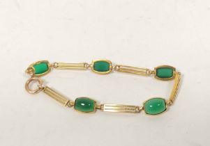 Edwardian gold bracelet with five chrysoprase cabochons, '9c', 8g gross.