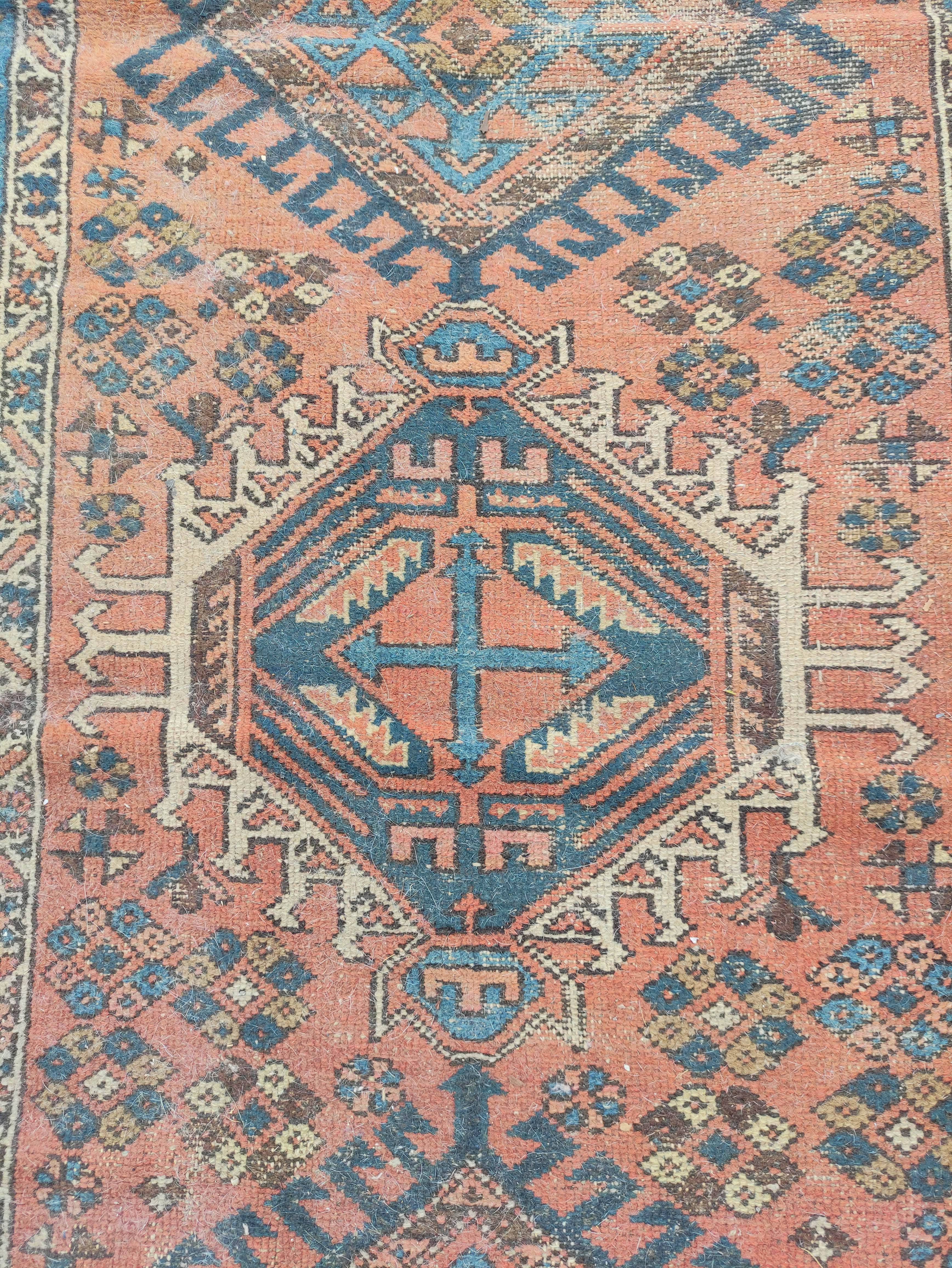 Antique Kurdistan / Turkish hand knotted runner with assorted geometric medallions to the centre - Image 3 of 4