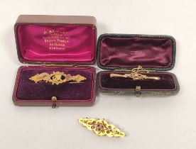 Three Victorian 9ct gold brooches. 7.2g