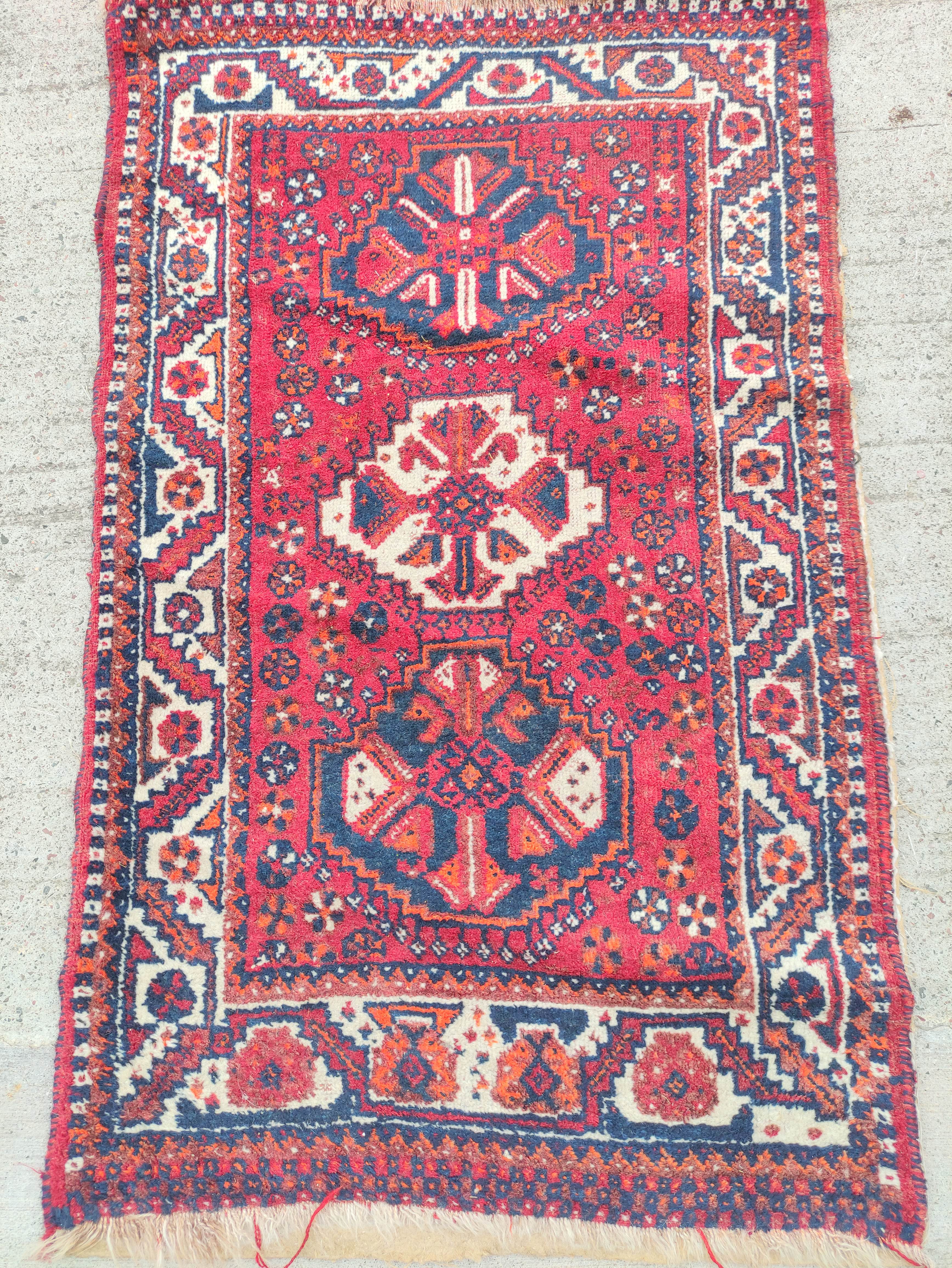 Persian Qashkai style rug with three geometric medallions to the centre with further motifs to the - Image 3 of 6