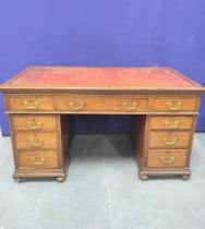 Victorian mahogany double pedestal desk with l central drawer flanked with small drawer above two