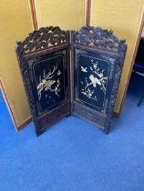 Late 19th/early 20th century Japanese folding screen, the two folding "Shibayama" panels each with