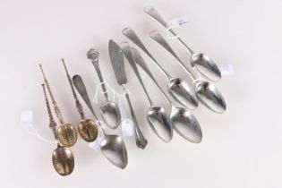 Set of four silver oar pattern teaspoons by   George Smith (III) & William Fearn, London 1788, three