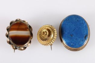 Victorian yellow metal target brooch, no markings, 8.5g, a large yellow metal mounted lapis lazuli