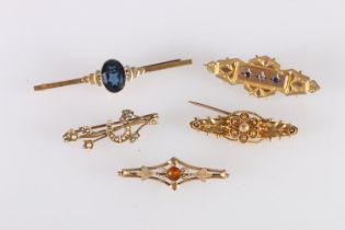 Victorian 15ct yellow gold bar brooch 3.4g, three 9ct gold bar brooches 9.1g gross and an
