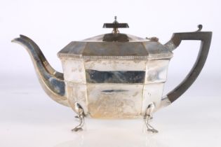 George VI silver teapot, makers mark ES, Sheffield 1945, 668g gross.