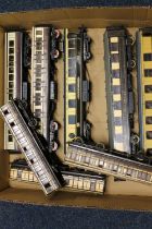 O gauge model railways coaches including Pullman Maid of Morven observation car, Pullman Maid of