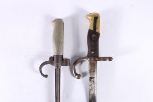 French 1874 pattern bayonet, the T form blade with spine marked for Chatterault October 1879,