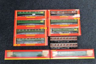 Hornby OO gauge model railways rolling stock including R162 composite coach x2, R163 brake coach,